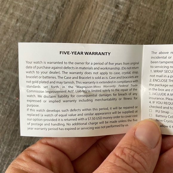 Van Heusen Stainless Steel Watch Genuine Diamond Collection - Picture 4 of 4